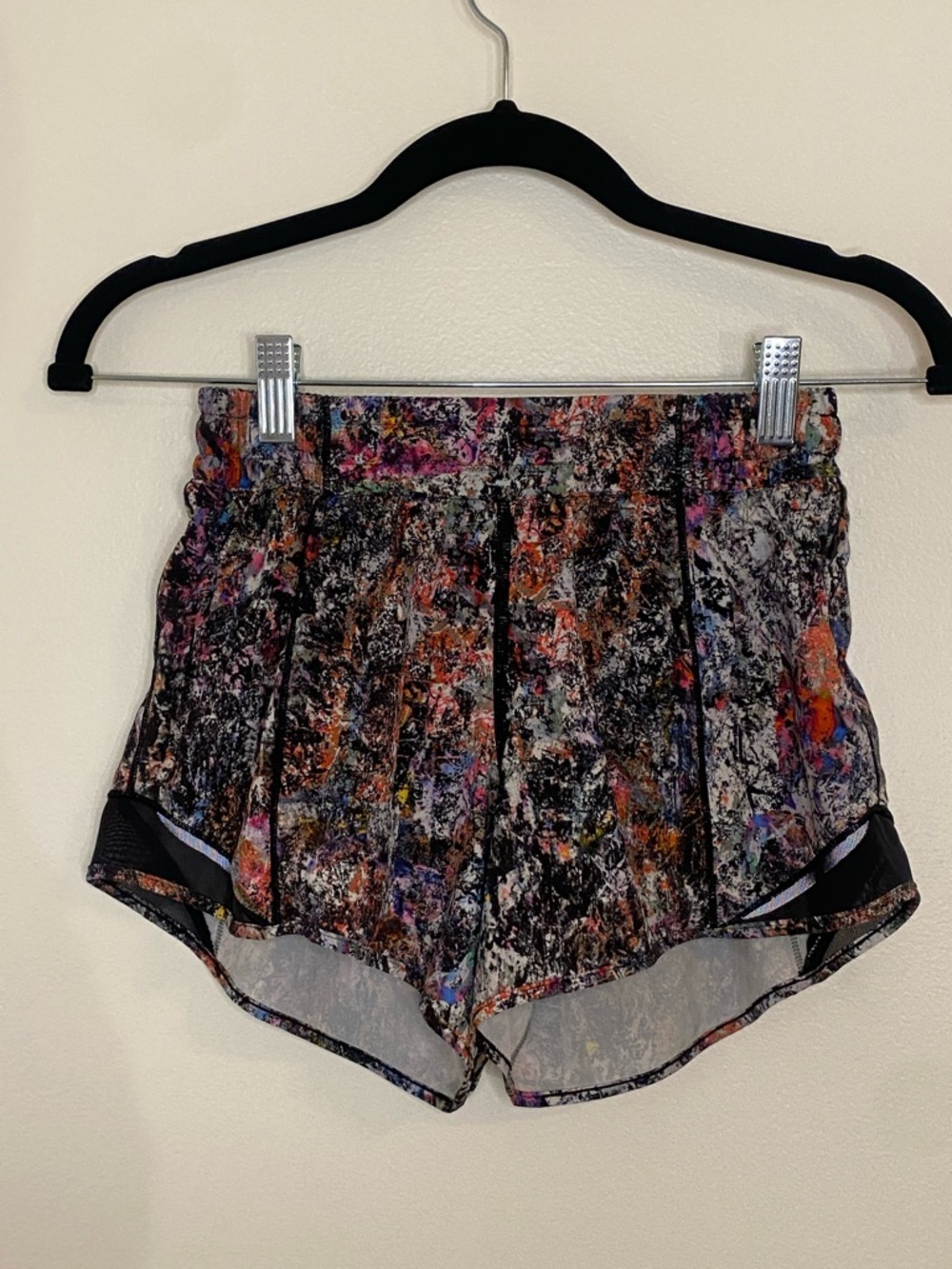 Lululemon Hotty Hot Short II *Long 4" Vitalize Multi Black Running Size 4